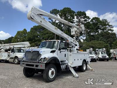 Altec AA55-MH, 60 ft, Material Handling Bucket Truck