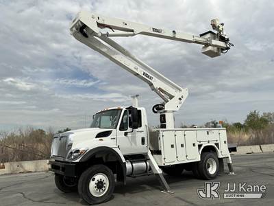 Versalift VST6000I01, 65 ft, Articulating & Telescopic Material Handling Bucket Truck