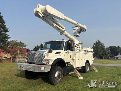 Altec AM855, 350 Lb 55 ft, Over-Center Material Handling Bucket Truck