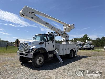 Altec AA55-MH, 60 ft, Material Handling Bucket Truck