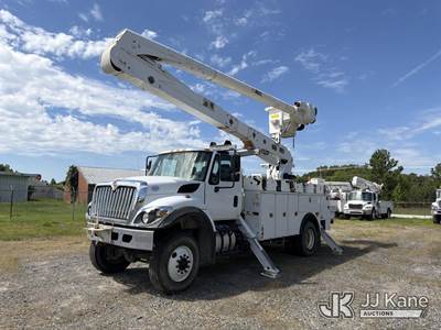 Altec AA55-MH, 60 ft, Material Handling Bucket Truck
