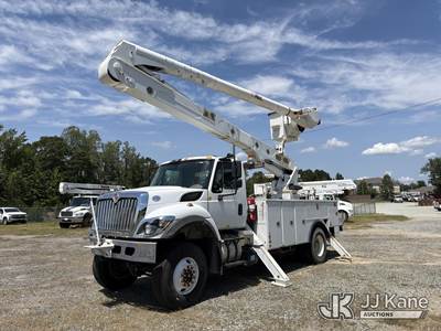 Altec AA55-MH, 60 ft, Material Handling Bucket Truck