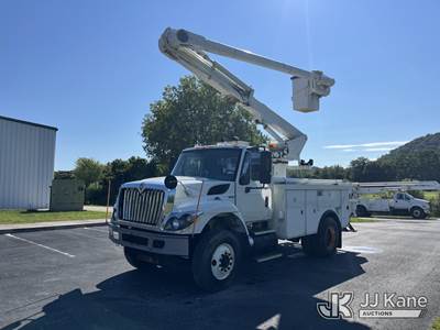 Altec L42A, 47 ft, Over-Center Bucket Truck