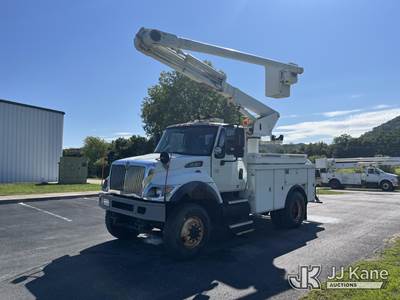 Altec L42A, 47 ft, Over-Center Bucket Truck