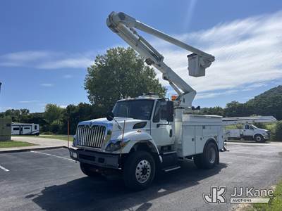 Altec L42A, 47 ft, Over-Center Bucket Truck