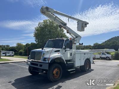 Altec L42A, 47 ft, Over-Center Bucket Truck