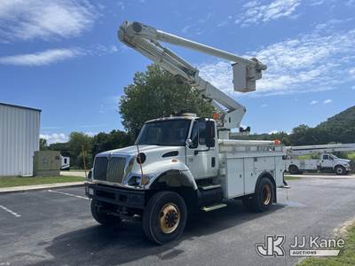 Altec L42A, 47 ft, Over-Center Bucket Truck