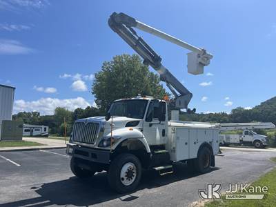 Altec L42A, 47 ft, Over-Center Bucket Truck