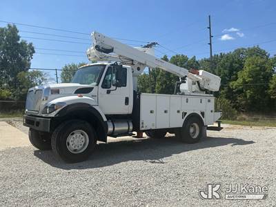 Altec TA41M, 46 ft, Articulating & Telescopic Material Handling Bucket Truck