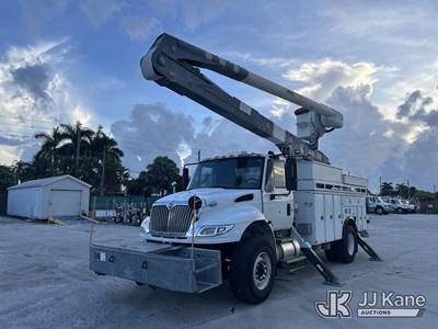Altec AA55, 60 ft, Material Handling Bucket