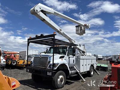 Altec AA755-MH, 60 ft, Material Handling Bucket Truck