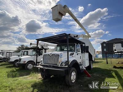 Altec LRV-55, 60 ft, Over-Center Bucket Truck