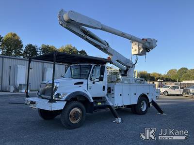 Altec AM50, 55 ft, Over-Center Material Handling Bucket Truck