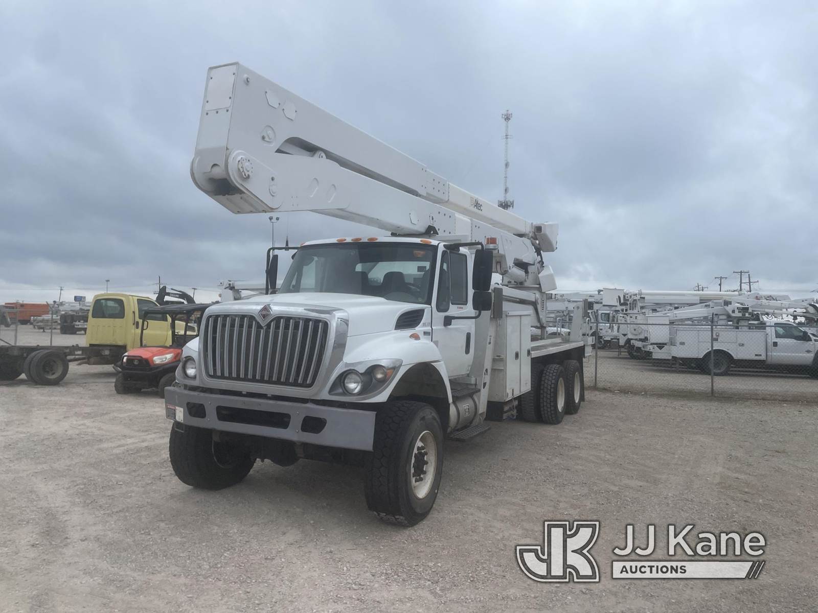 2015 Altec A77TE93MH, 98 ft, Articulating & Telescopic Material