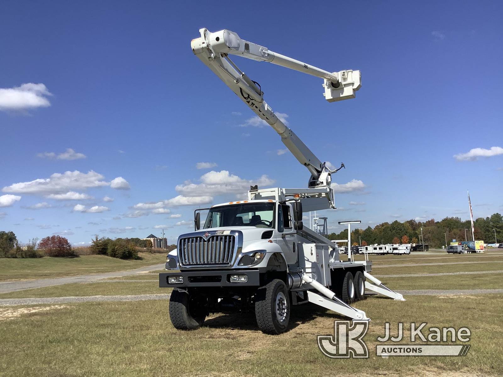 2014 Altec AM900E100, 105 ft, DoubleElevator Bucket Truck For Sale