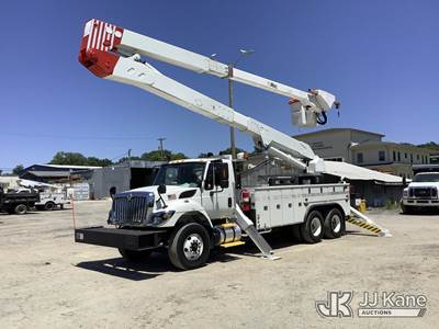 Altec A77T, 76 ft, Articulating Non-Over Center Bucket Truck