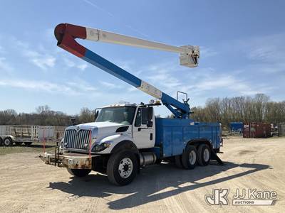 International 7400 Boom / Bucket Truck