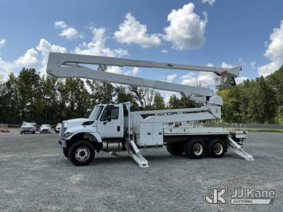 International 7400 Boom / Bucket Truck
