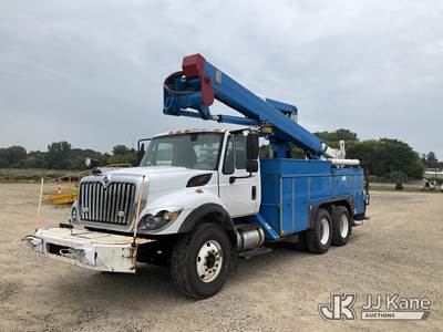 International 7400 Boom / Bucket Truck