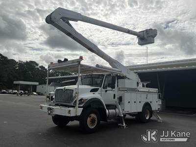 International 7400 Boom / Bucket Truck