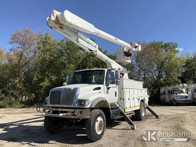 International 7400 Boom / Bucket Truck