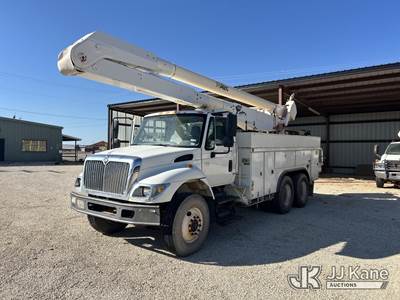 International 7400 Boom / Bucket Truck