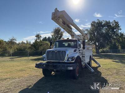 Altec AM55-E, 60 ft, Over-Center Material Handling Bucket Truck