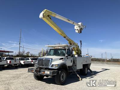Altec AA600, 55 ft, Material Handling Bucket Truck