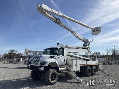 Altec AM900-E100, 105 ft, Double-Elevator Bucket Truck