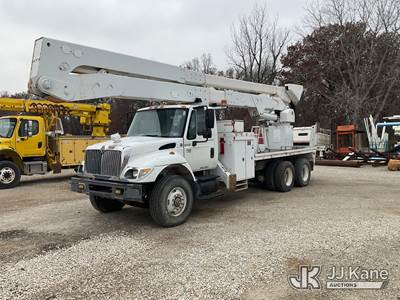 Altec A77T, 82 ft, Articulating & Telescopic Material Handling Bucket Truck
