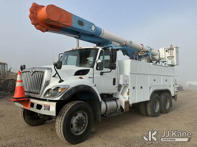 Altec AM55, 60 ft, Over-Center Material Handling Bucket Truck