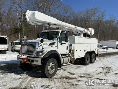 Altec AM55-MH, 60 ft, Over-Center Material Handling Bucket Truck