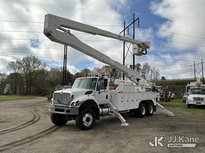 Altec A77T, 82 ft, Articulating & Telescopic Material Handling Bucket Truck