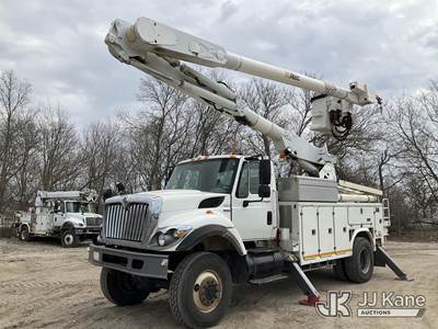 Altec AM855, 60 ft, Over-Center Material Handling Bucket Truck