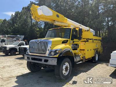 Altec AM55, 60 ft, Over-Center Material Handling Bucket Truck