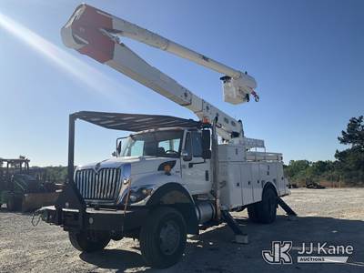 Altec AA55-MH, 60 ft, Material Handling Bucket Truck