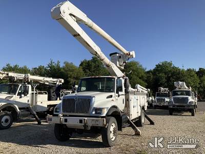 Altec AA755L, 60 ft, Material Handling Bucket