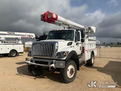 ALTEC L42M, 47 ft, Over-Center Material Handling Bucket Truck