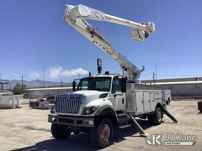 Altec AM55, 60 ft, Over-Center Material Handling Bucket Truck