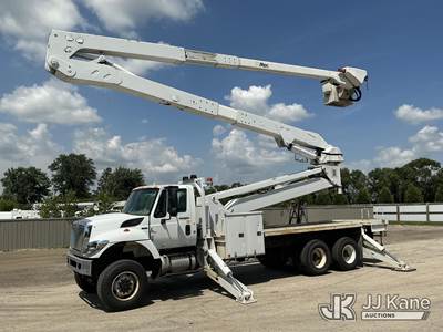 Altec A77T-E93-MH, 97 ft, Material Handling Elevator Bucket Truck