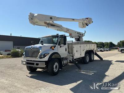 Altec AM60E, 65 ft, Over-Center Material Handling Bucket Truck