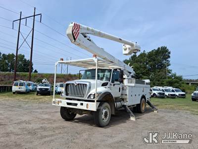 Altec AA55E-MH, 69 ft, Material Handling Bucket Truck