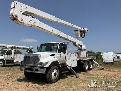 Altec A77-T, 81 ft, Material Handling Bucket Truck