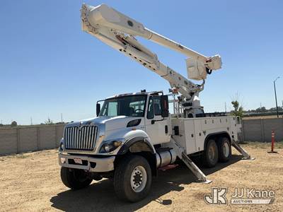 Altec AM55-MH, 60 ft, Over-Center Material Handling Bucket Truck