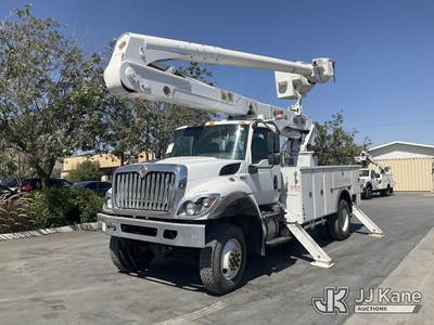 Altec AA55, 60 ft, Material Handling Bucket Truck