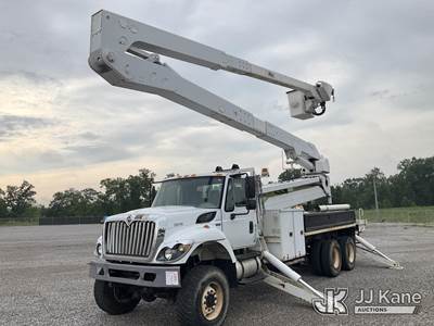 Altec A77T-E93, 98 ft, Articulating & Telescopic Material Handling Elevator Bucket Truck