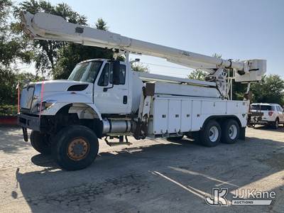 Altec AM900-E100, 105 ft, Over-Center Elevator Bucket Truck