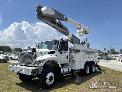 Altec AM55E, 61 ft, Over-Center Material Handling Bucket Truck