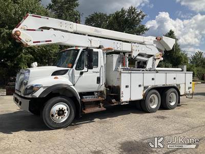 Altec A55-OC, 60 ft, Over-Center Material Handling Bucket Truck