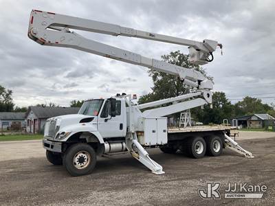 Altec A77T-E93, 98 ft, Articulating & Telescopic Material Handling Elevator Bucket Truck